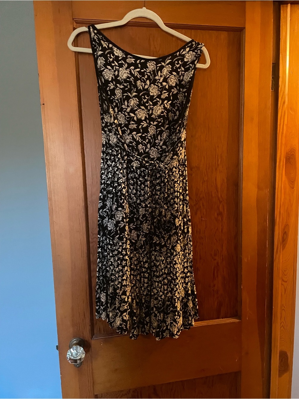 Black & White Floral Tiered Midi Dress - Sleeveless Scoop Neck - Picture 3 of 9